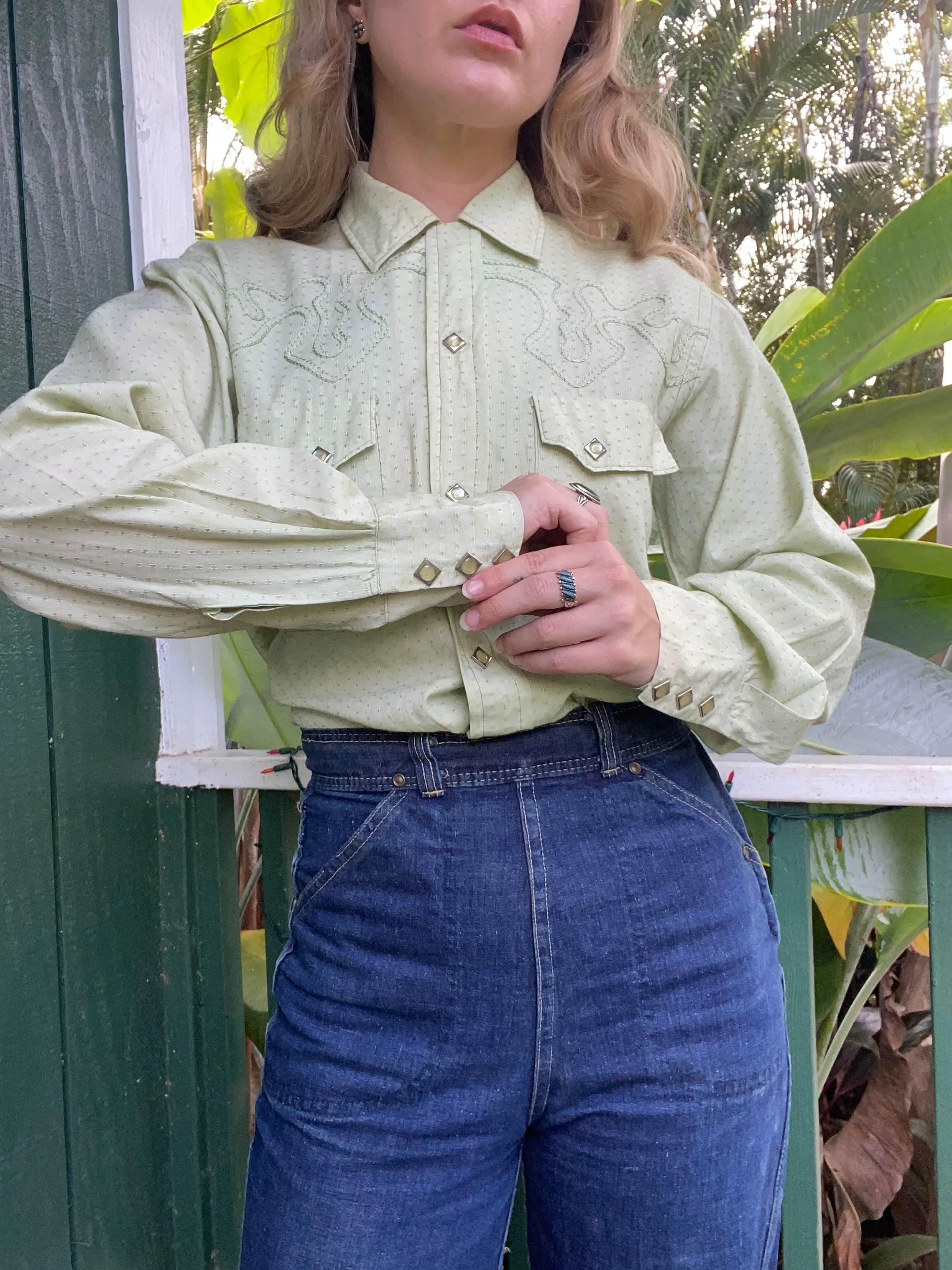 1960s The Cowhand Western chain stitch pearl snaps button up light green small