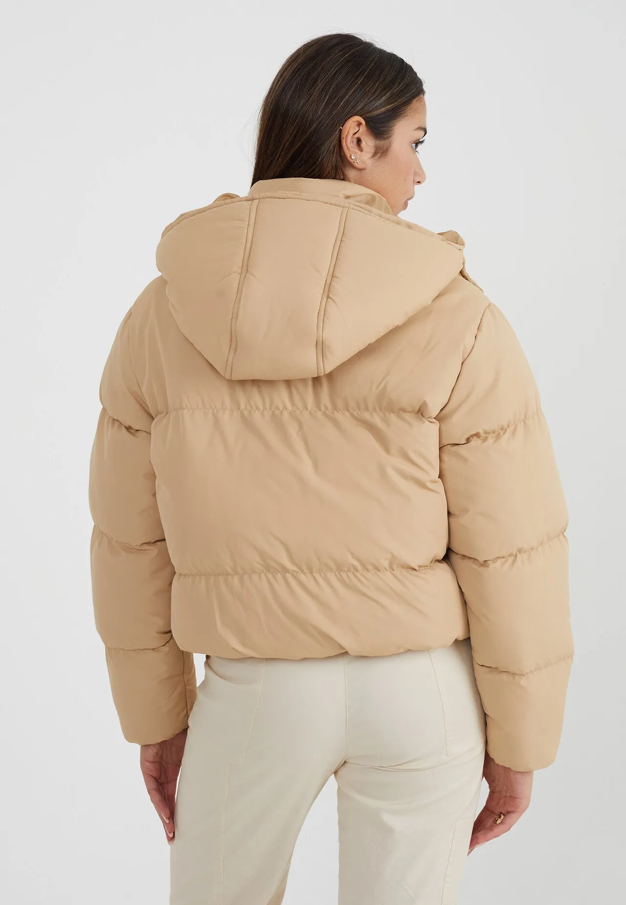 CAMEL OVERSIZED SHORT HOODED PUFFER JACKET