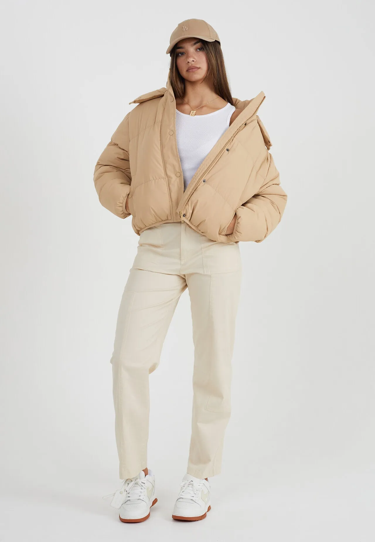 CAMEL OVERSIZED SHORT HOODED PUFFER JACKET