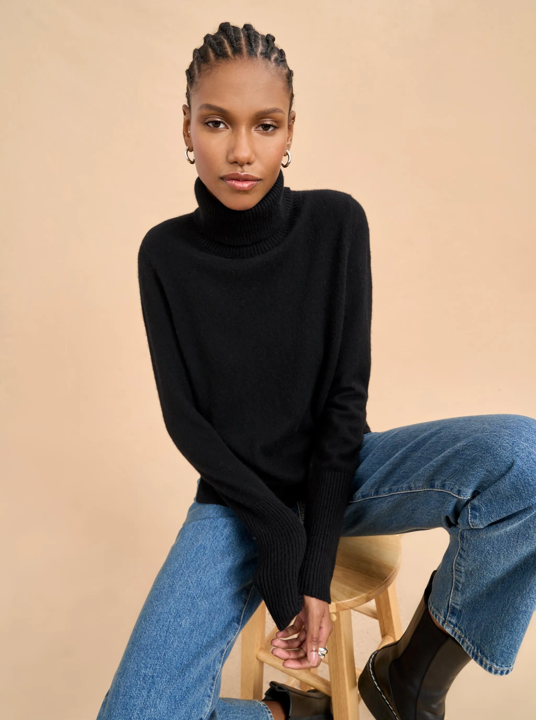 Solid Lean Lines Turtleneck