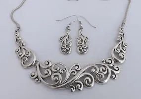 Twisting Korus Distressed Silver Tone Collar Necklace & Earrings Set